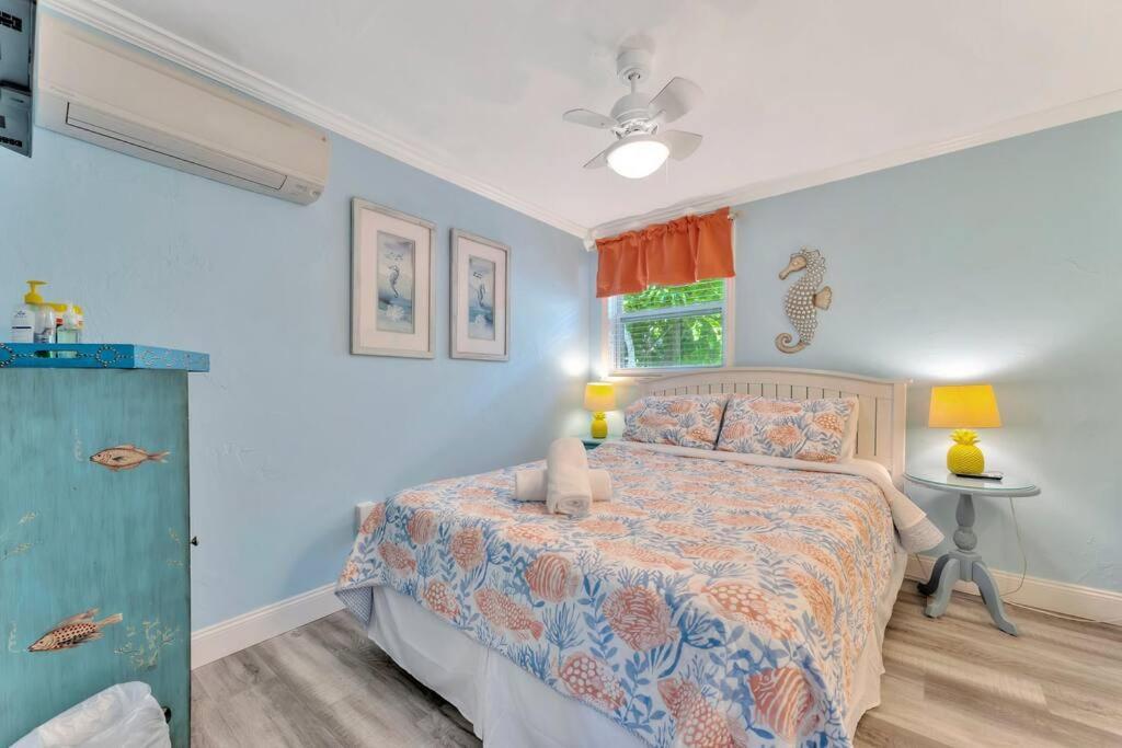 Sea Gem One Bed One Bath Charmer Steps To Beach Брейдентон Бийч Екстериор снимка